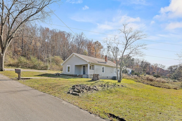 view of front of house with a front lawn