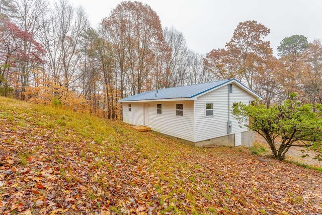 back of house featuring metal roof