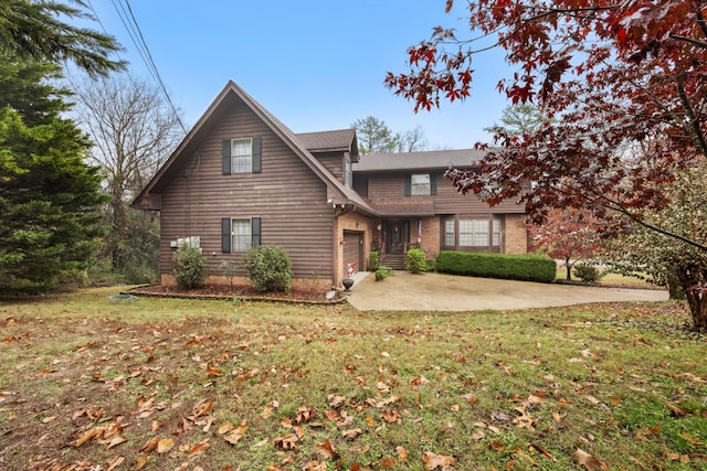 view of front of house featuring a front lawn