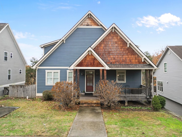 craftsman inspired home with a front lawn and covered porch