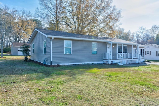 view of front of property featuring a porch and a front lawn