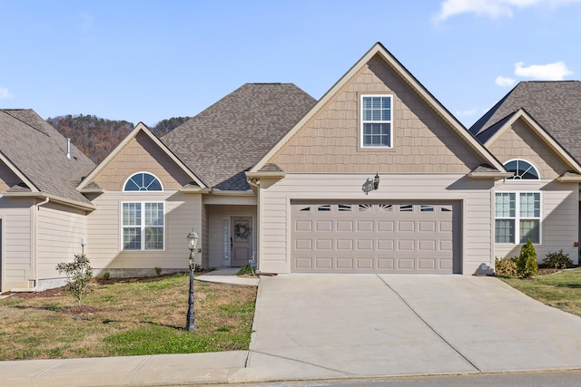 view of front of house featuring a front lawn