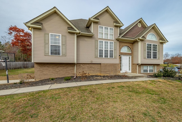 view of front of property with a front yard