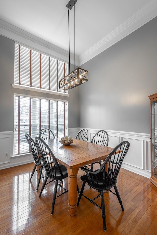 dining space featuring light hardwood / wood-style flooring and ornamental molding