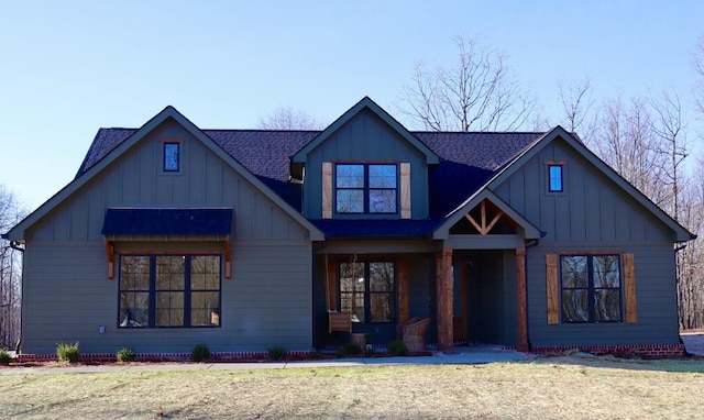 view of front facade with a front lawn