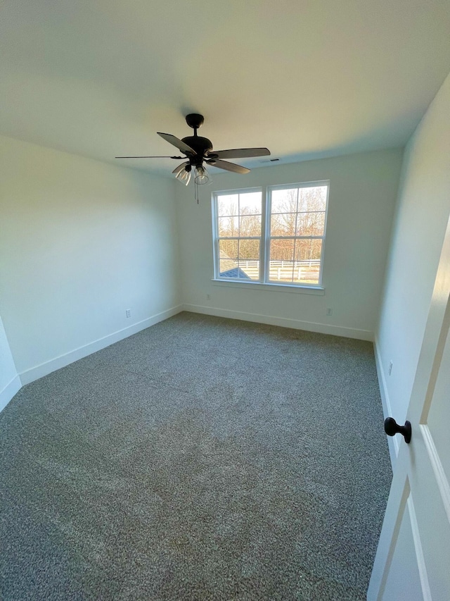 carpeted empty room featuring ceiling fan