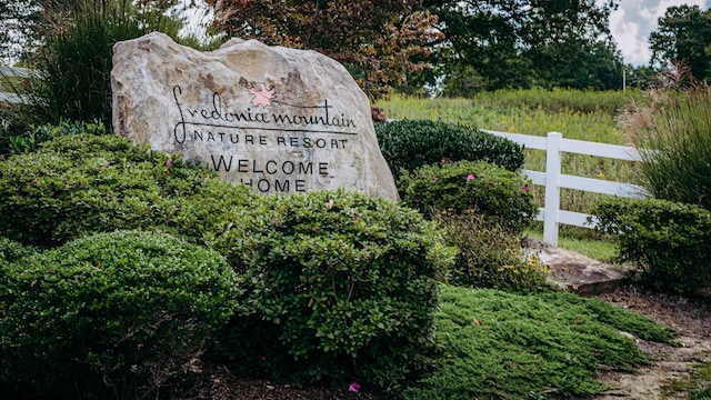 view of community / neighborhood sign