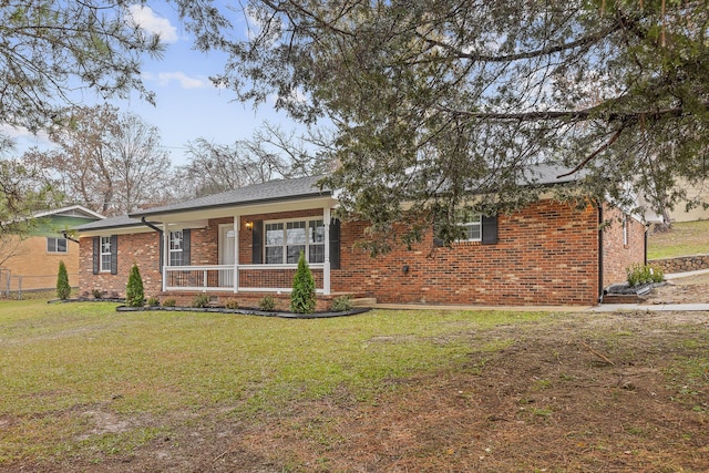 single story home featuring a porch and a front lawn