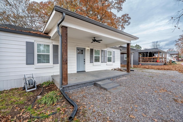 doorway to property with covered porch and ceiling fan