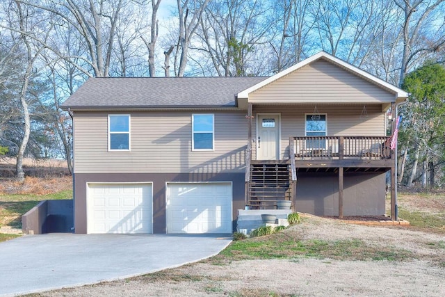 view of front facade featuring a garage