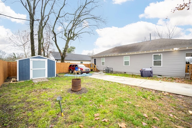 view of yard with a storage shed