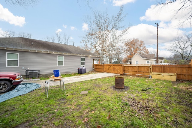 view of yard with a patio