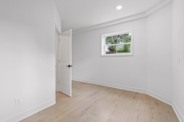 empty room with light wood-style flooring, recessed lighting, and baseboards