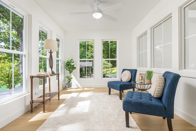 sunroom with ceiling fan