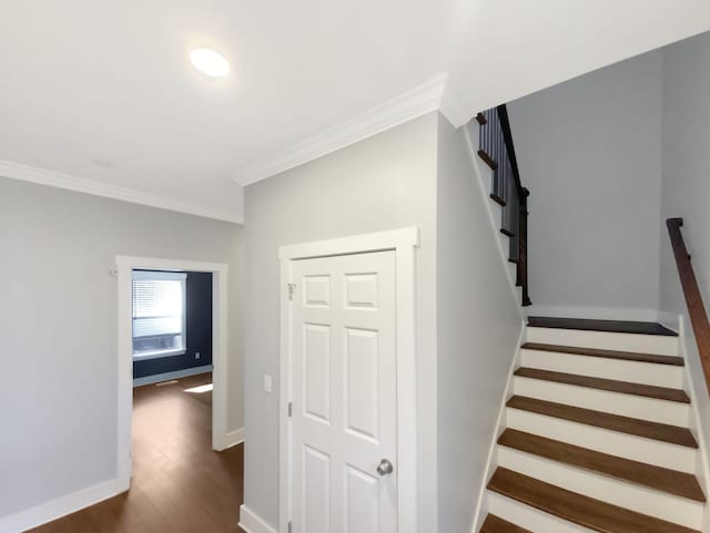 staircase featuring hardwood / wood-style flooring and ornamental molding