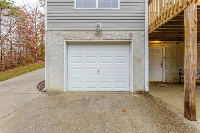 425 Wildewood Trl, Chickamauga, GA 30707 - garage featuring driveway