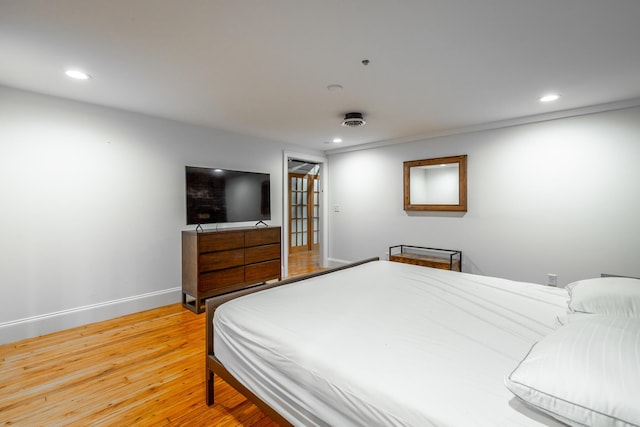 bedroom with light wood-style floors, baseboards, and recessed lighting