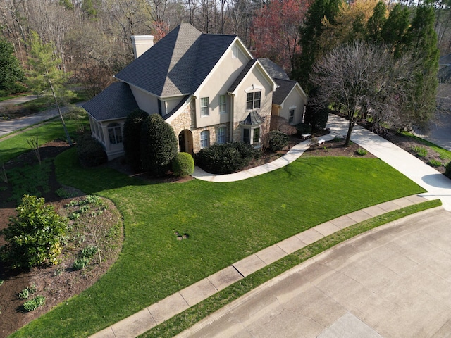 view of front of house featuring a front lawn