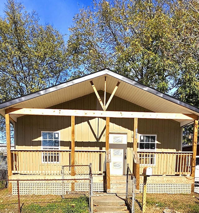 manufactured / mobile home featuring covered porch