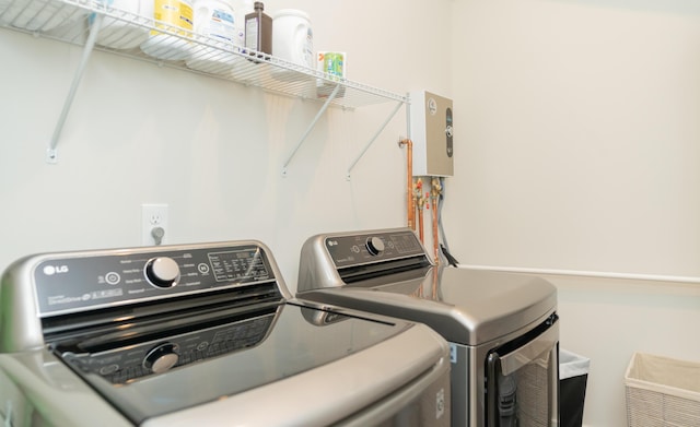 washroom featuring washing machine and clothes dryer