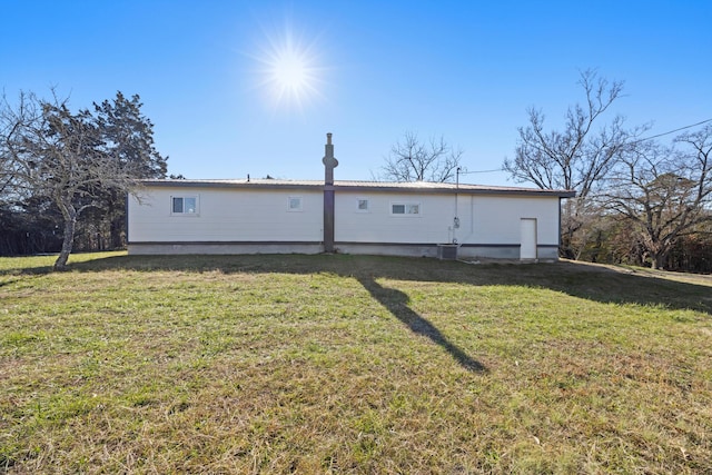 back of house featuring a yard