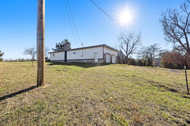 view of yard featuring a rural view