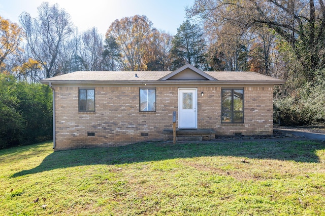 view of front of property featuring a front yard