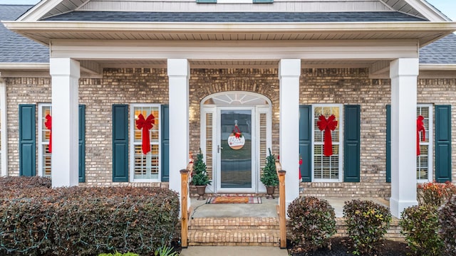 property entrance featuring a porch