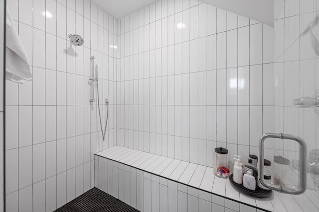 bathroom featuring a tile shower