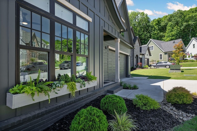 view of side of property featuring a lawn and a garage