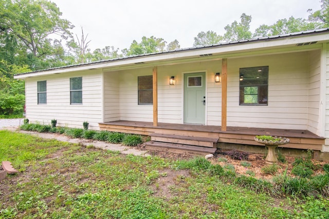 ranch-style house with covered porch