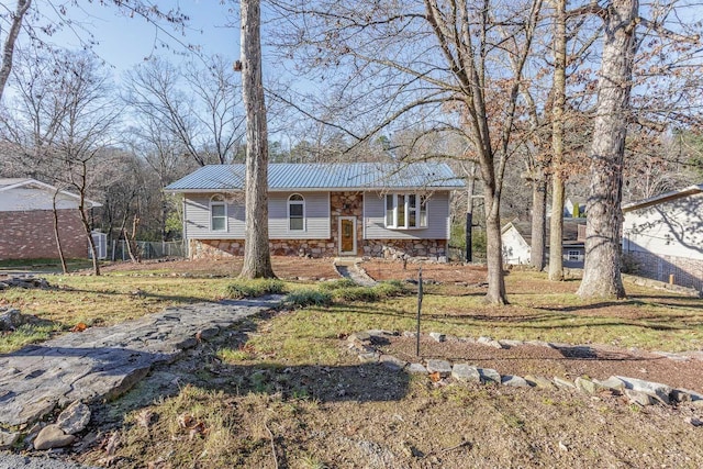 view of front of house with a front lawn