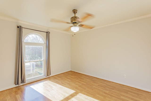 unfurnished room featuring light hardwood / wood-style flooring, ceiling fan, and crown molding