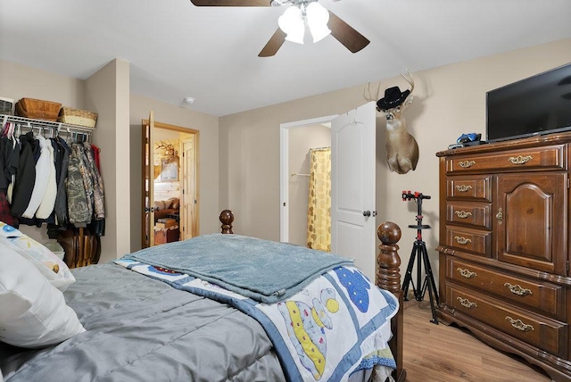 bedroom featuring light hardwood / wood-style floors, a closet, and ceiling fan