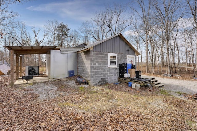 view of outbuilding