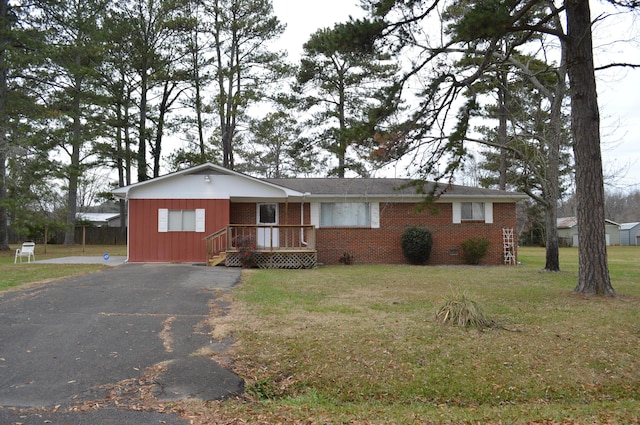 ranch-style home with a front lawn