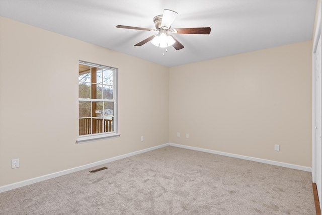 carpeted spare room featuring ceiling fan