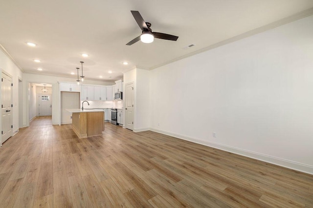1707 Whisper Winds Ln Unit 33, Ooltewah, TN 37363 - unfurnished living room featuring crown molding, a ceiling fan, light wood-style floors, and recessed lighting
