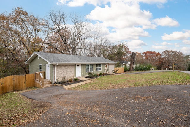 ranch-style house featuring a front lawn