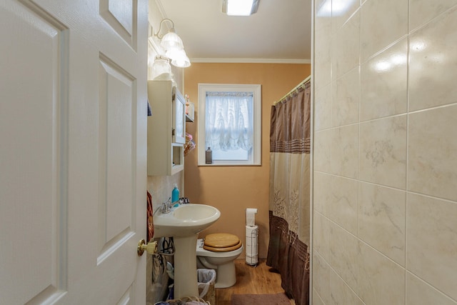 bathroom with a shower with curtain, crown molding, hardwood / wood-style flooring, toilet, and tasteful backsplash