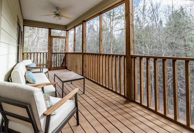 sunroom with ceiling fan