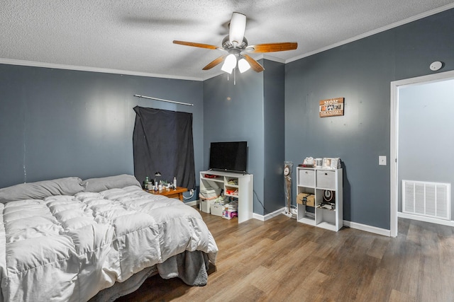 bedroom with hardwood / wood-style floors, a textured ceiling, ceiling fan, and crown molding