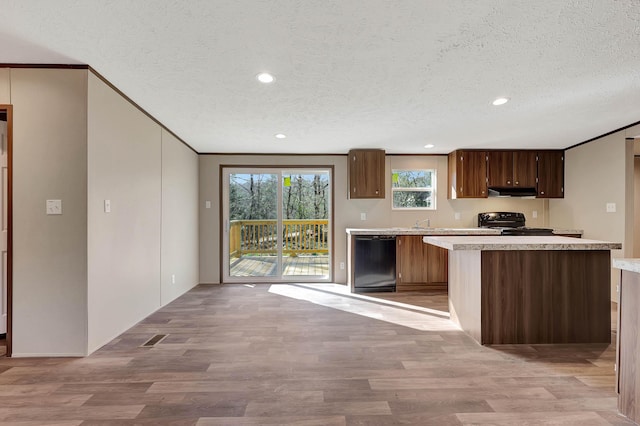 kitchen with ornamental molding, a textured ceiling, light hardwood / wood-style floors, and black appliances