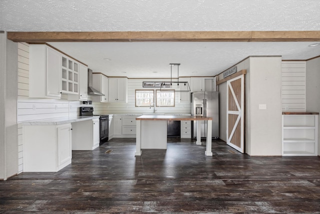 kitchen featuring a center island, stainless steel fridge, a textured ceiling, and black range with electric cooktop