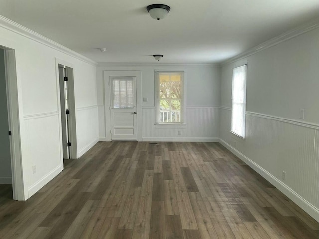 foyer entrance featuring crown molding and dark hardwood / wood-style flooring