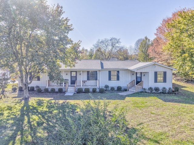 single story home featuring a porch and a front lawn