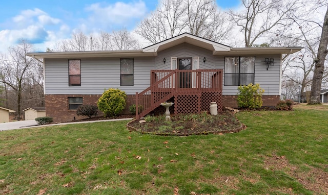 view of front of house with a front yard