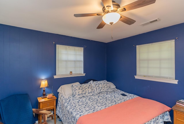 bedroom with ceiling fan