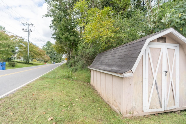 view of outdoor structure with a lawn