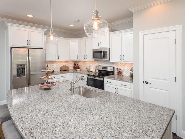 kitchen featuring white cabinetry, sink, appliances with stainless steel finishes, and an island with sink